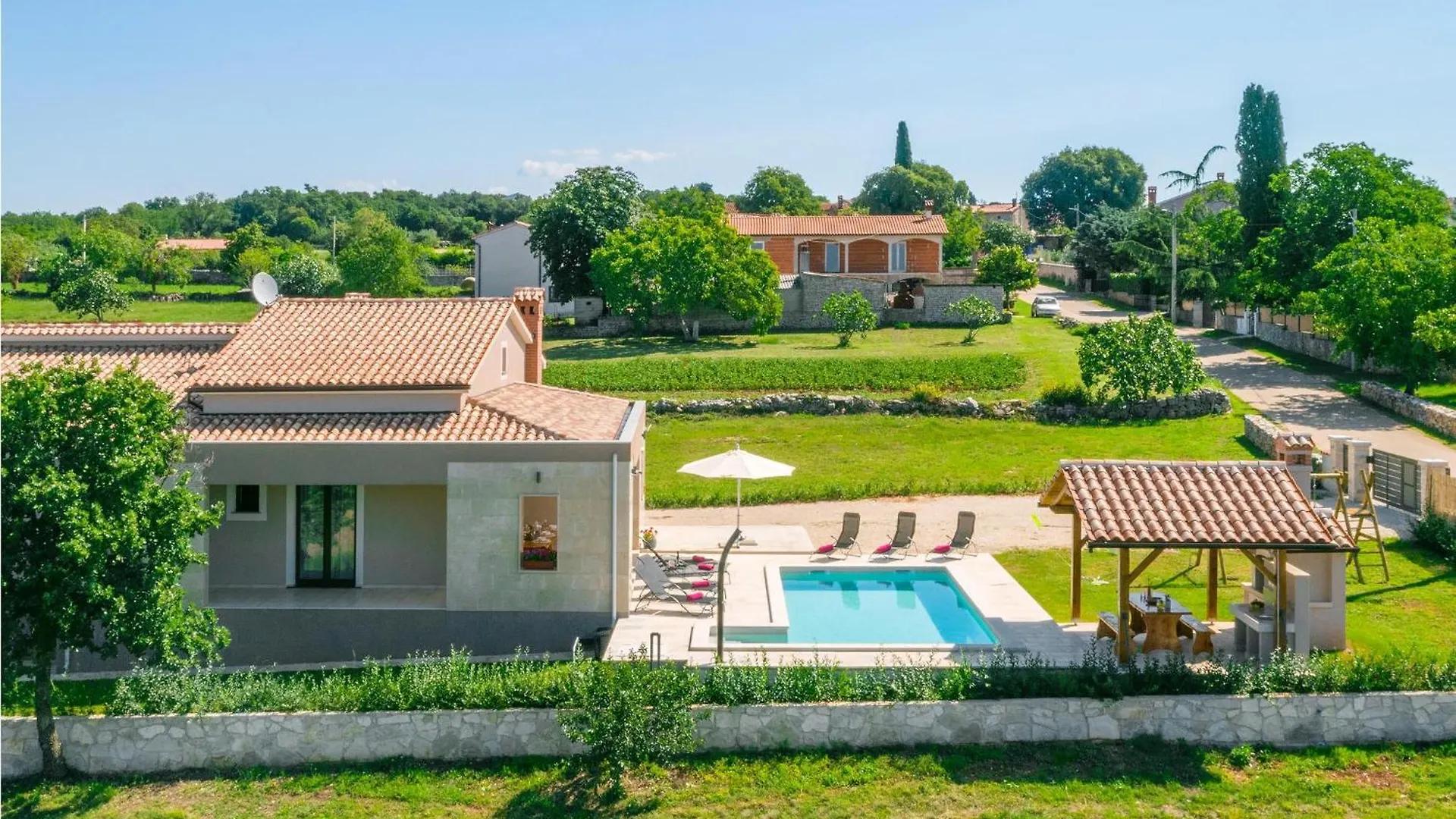 Casa vacanze Awesome Home In Orihi With Kitchen