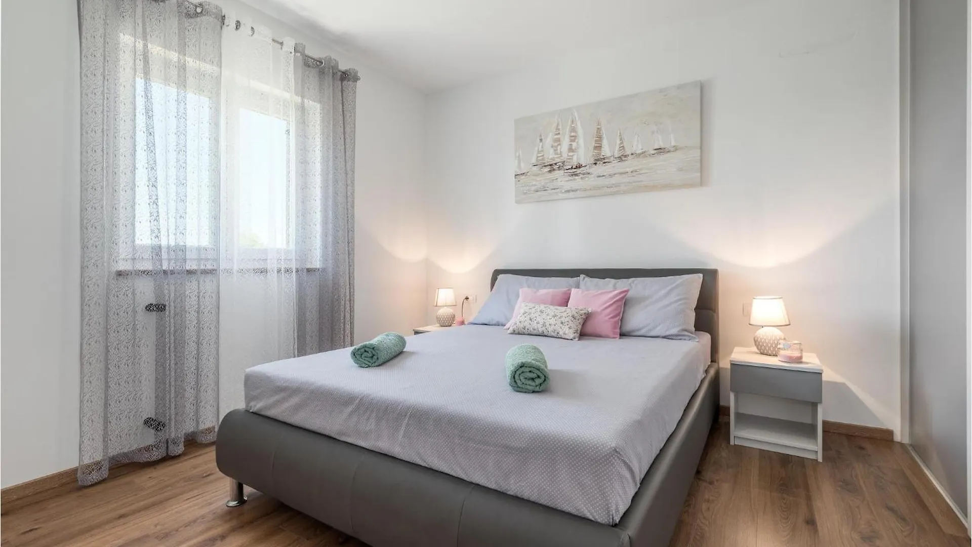Awesome Home In Orihi With Kitchen 0*,