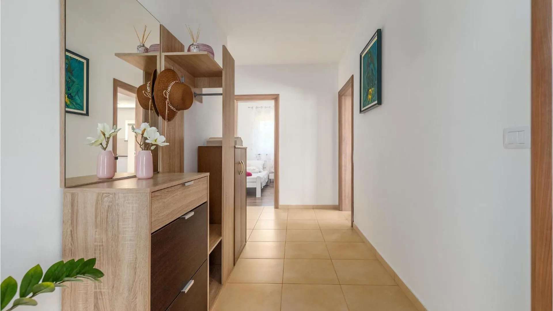 Awesome Home In Orihi With Kitchen Casa vacanze