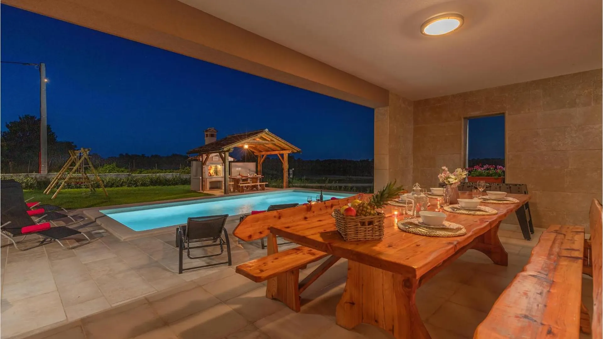 Awesome Home In Orihi With Kitchen 0*,